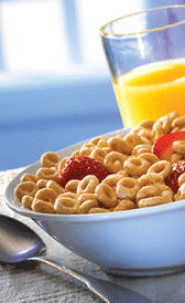cereales de desayuno con base de maíz, alimento rico en calorías