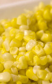 maíz en grano hervido en lata, alimento rico en calorías