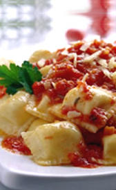 raviolis con salsa de tomate congelados, alimento rico en grasa