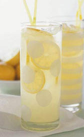 refresco de limón, alimento rico en vitamina B3