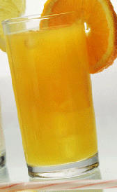 refresco de naranja, alimento rico en vitamina C