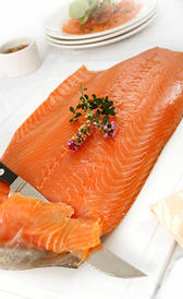 salmón ahumado, alimento rico en zinc