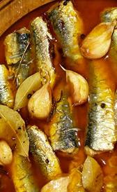 sardinas en escabeche, alimento rico en purinas