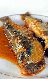 sardinas en tomate, alimento rico en vitamina B5 y yodo