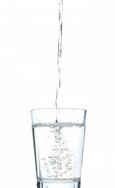 calorías del agua de mineralizacion debil