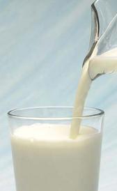 vitaminas de la leche desnatada de vaca